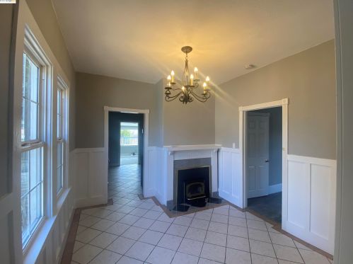 1122 Chestnut St, Oakland, CA 94607-2718