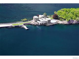 707 Taylors Ln, Mamaroneck NY  10543-4250 exterior