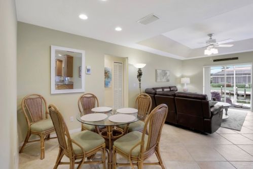 382 Henderson Ct, Marco Island, FL 34145-1815