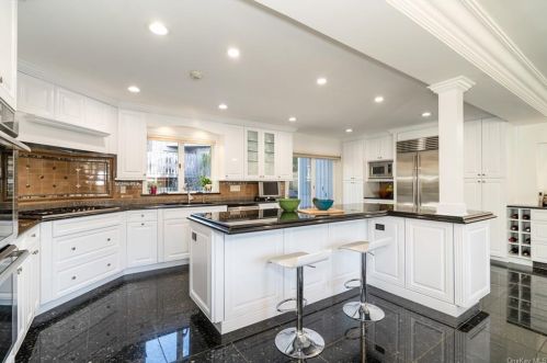 15 Deer Run, Rye Brook NY  10573-1300 exterior