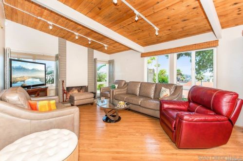 5022 Pacifica Dr, San Diego CA  92109-1502 exterior