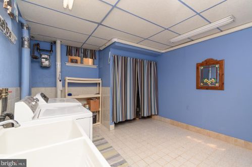 556 Leverington Ave, Philadelphia PA 19128-3314 exterior