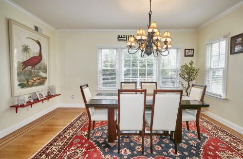 18 Pinewood Ln, New Hyde Park NY  11040-3321 exterior