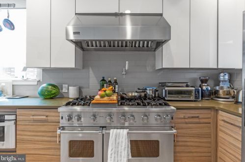 835 Lawrence St, Philadelphia PA  19123-2109 exterior