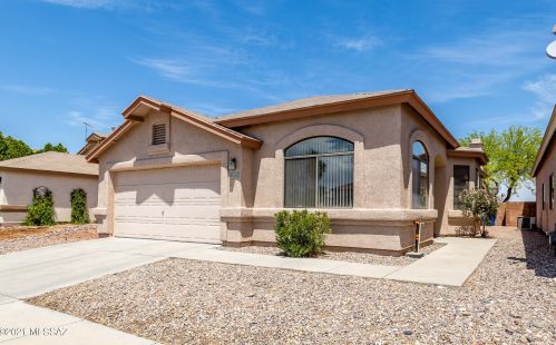 9495 Lochnay Ln, Tucson, AZ 85747-9283