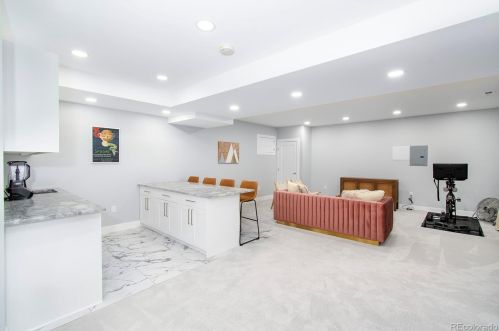 2111 Franklin St, Denver CO 80205-3905 exterior