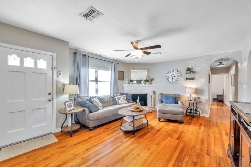 6351 5th Ave, Saint Petersburg, FL 33707-1416