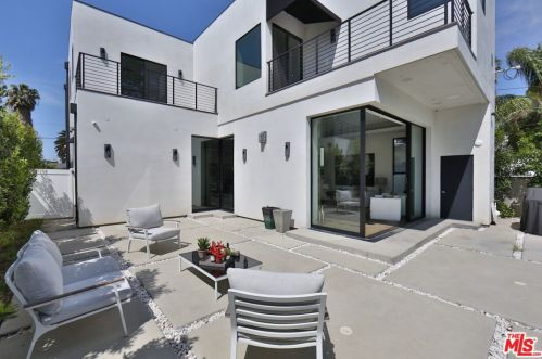 5128 Noble Ave, Van Nuys CA  91403-1376 exterior