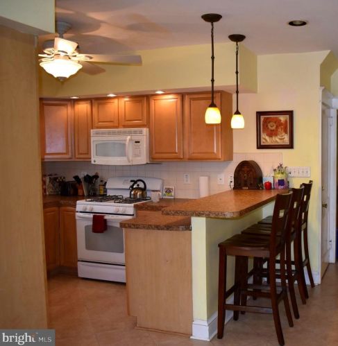 37 Ctr Ave, Norristown PA  19403-3218 exterior