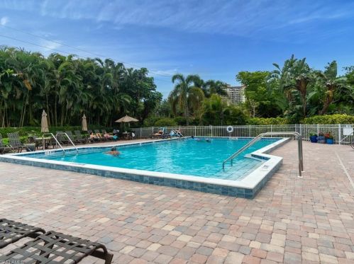 620 Beachwalk Cir, Naples FL  34108-8714 exterior
