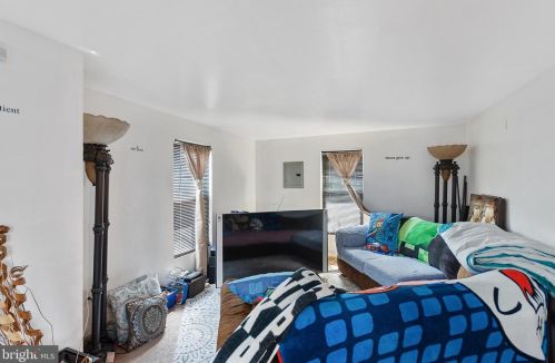 41 Roosevelt St, West Deptford NJ  08066-1028 exterior