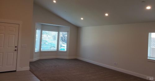 3691 Hillary Ct, Santa Rosa, CA 95403-8668