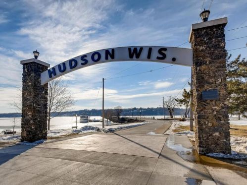 720 1st St, Hudson WI  54016-2500 exterior