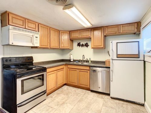 396 Collins St, Umatilla FL  32784-8387 exterior