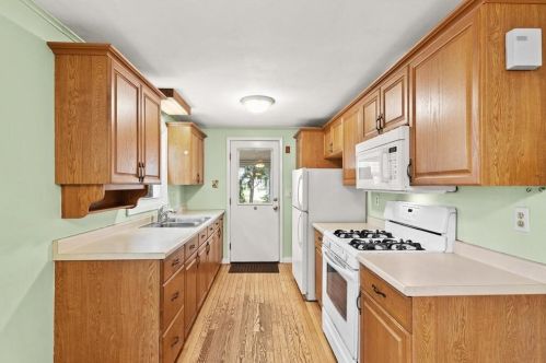 1 Nolet Ave, Salem NH  03079-1756 exterior