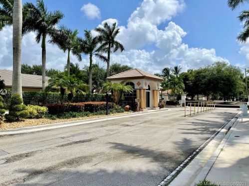 3046 135th Ave, Hollywood, FL 33027-3917