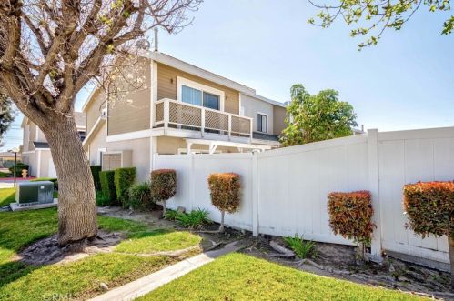 7883 Cerritos Ave, Stanton CA  90680-1658 exterior