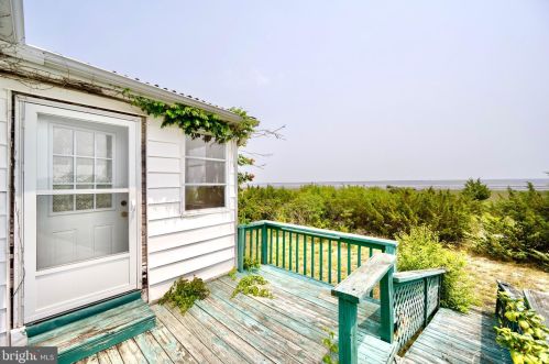 581 Bay Ave, Slaughter Beach, DE 19963-4914