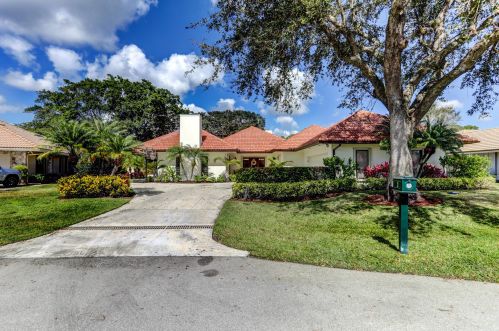 2 Durness Ct, West Palm Beach, FL 33418-7035