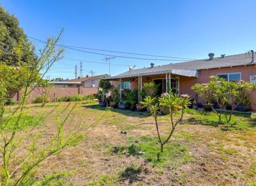 7845 La Mirada Cir, Buena Park CA  90620-2308 exterior