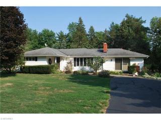 13295 Cedar Acres Dr, Chesterland, OH 44026-3553