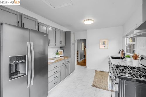 2525 Church St, Oakland CA  94605-2045 exterior