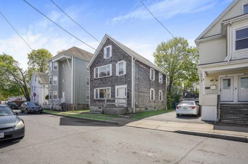 81 Liberty St, New Bedford, MA 02740-3816