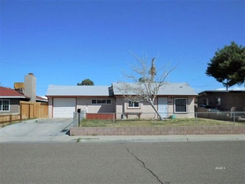 424 Sanders St, Ridgecrest, CA 93555-3642