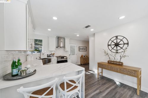 28 Camino Encinas, Orinda CA  94563-3335 exterior