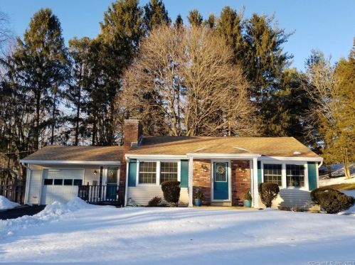 496 Spring St, Cheshire, CT 06410-2728