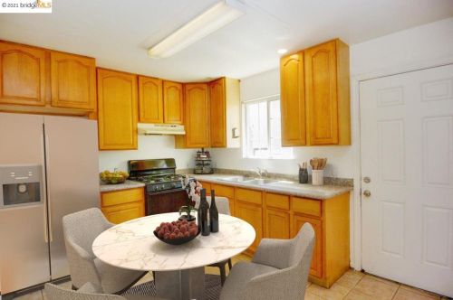7117 Herbert Guice Way, Oakland CA  94621-3212 exterior