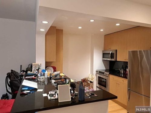 3401 City Pl, Edgewater NJ  07020-3146 exterior