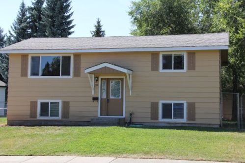 208 Holladay Dr, Amber, WA 99004-1109