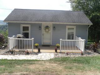 695 Amity Ridge Rd, Amity, PA 15311-1301