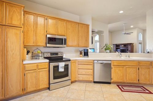 691 Diamond Glen Cir, Folsom CA 95630-3157 exterior