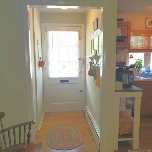 87 Abner Ct, Bridgeport, CT 06606-5841
