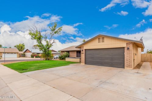 8604 54th Dr, Glendale, AZ 85302-4804