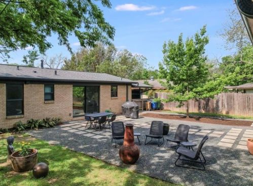 1808 Forest Hill Dr, Austin TX  78745-1721 exterior