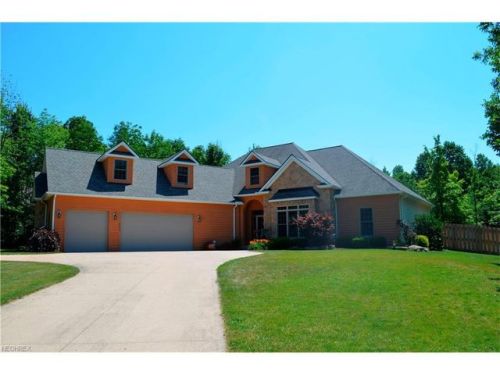 2411 Hunters Creek Cir, Hinckley, OH 44233-9342