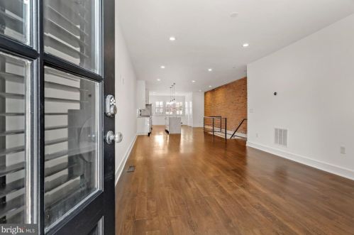 227 Bates St, Washington, DC 20001-1981