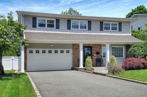 2205 Custom Village Ct, North Bellmore, NY 11710-1542