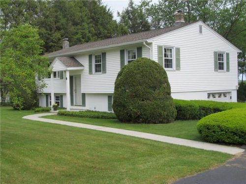 10 Linda Ct, Norwich, CT 06365-8610