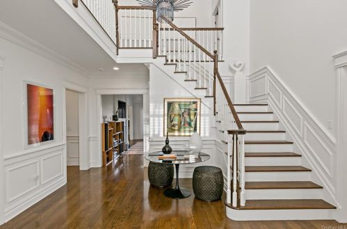 5 Seneca Rd, Scarsdale, NY 10583-6930