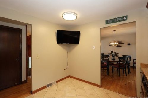 15 Benneville Rd, Milford CT  06461-2432 exterior