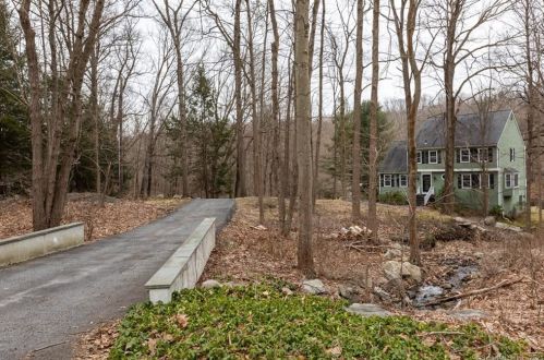 70 Florida Hill Rd, Ridgefield, CT 06877-5208