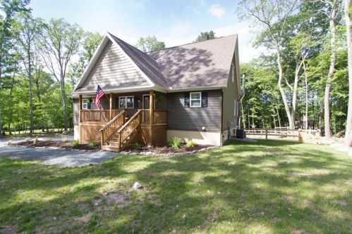 108 Squaw Valley Ln, Tafton, PA 18464-9691