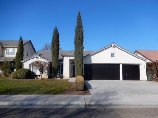 2076 Nancy Ave, Porterville, CA 93257-7522