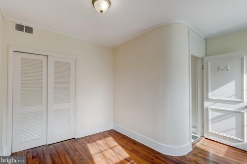 109 7 St, Washington DC  20003-1212 exterior