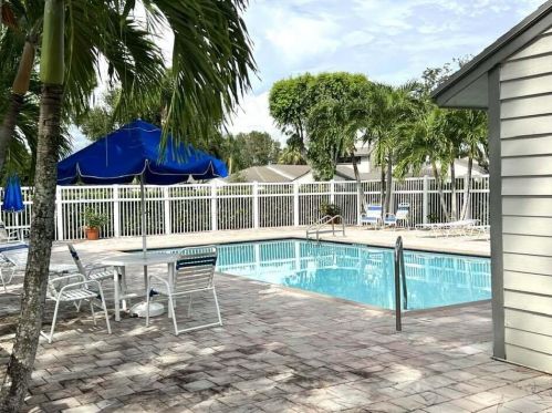 13367 Bedford Mews Ct, West Palm Beach, FL 33414-7713