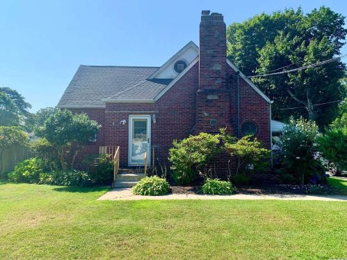 508 Prospect Ave, Central Islip, NY 11722-1917